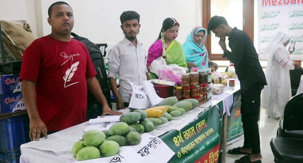 নওগাঁয় দিনব্যাপী আম মেলা ও উদ্যোক্তা সম্মেলন